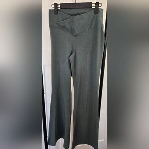 Old Navy Active Powerchill Extra High Rise Super Flare Go Dry Flared Yoga Pant M